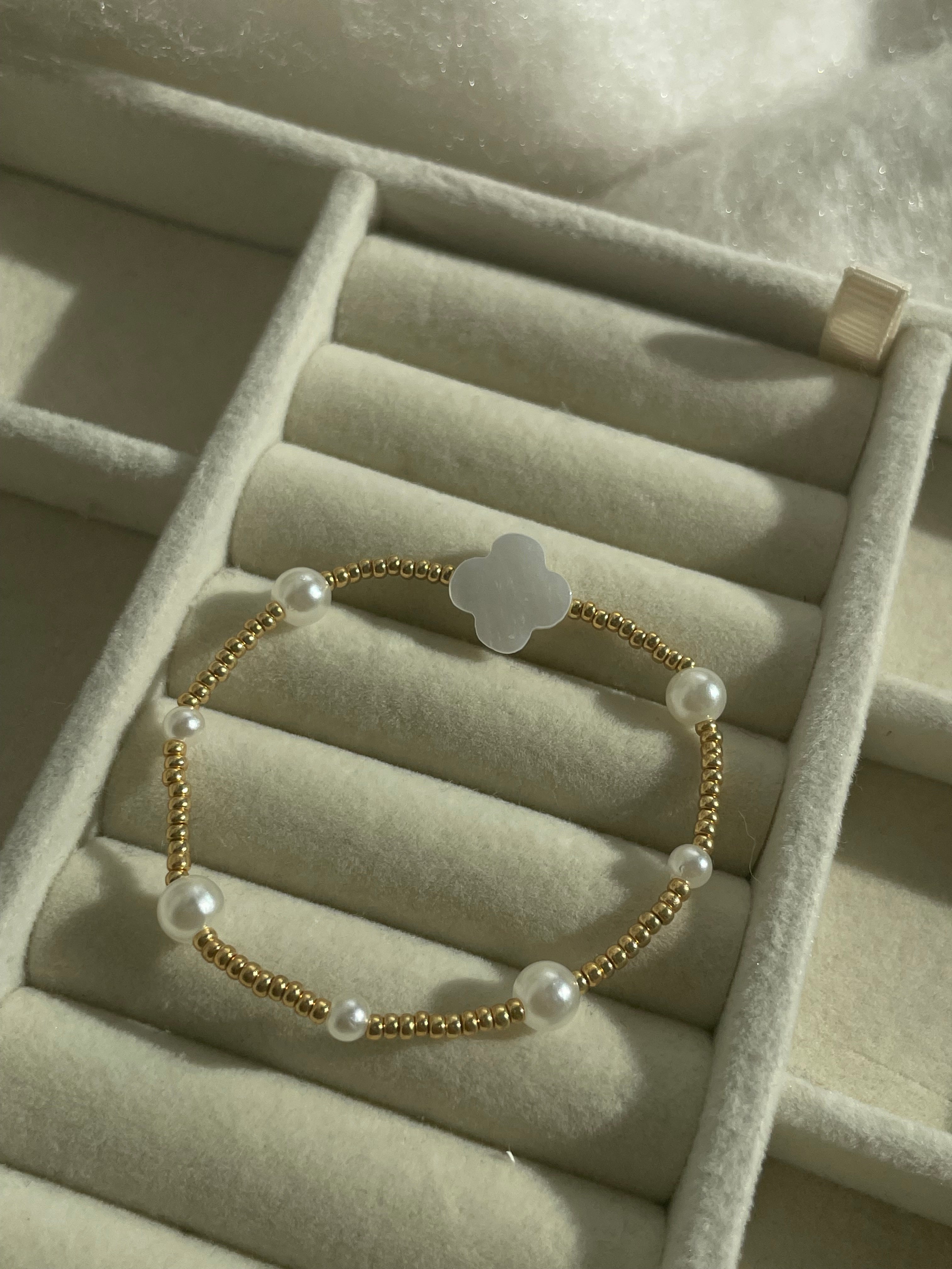 Bracelet stack - red