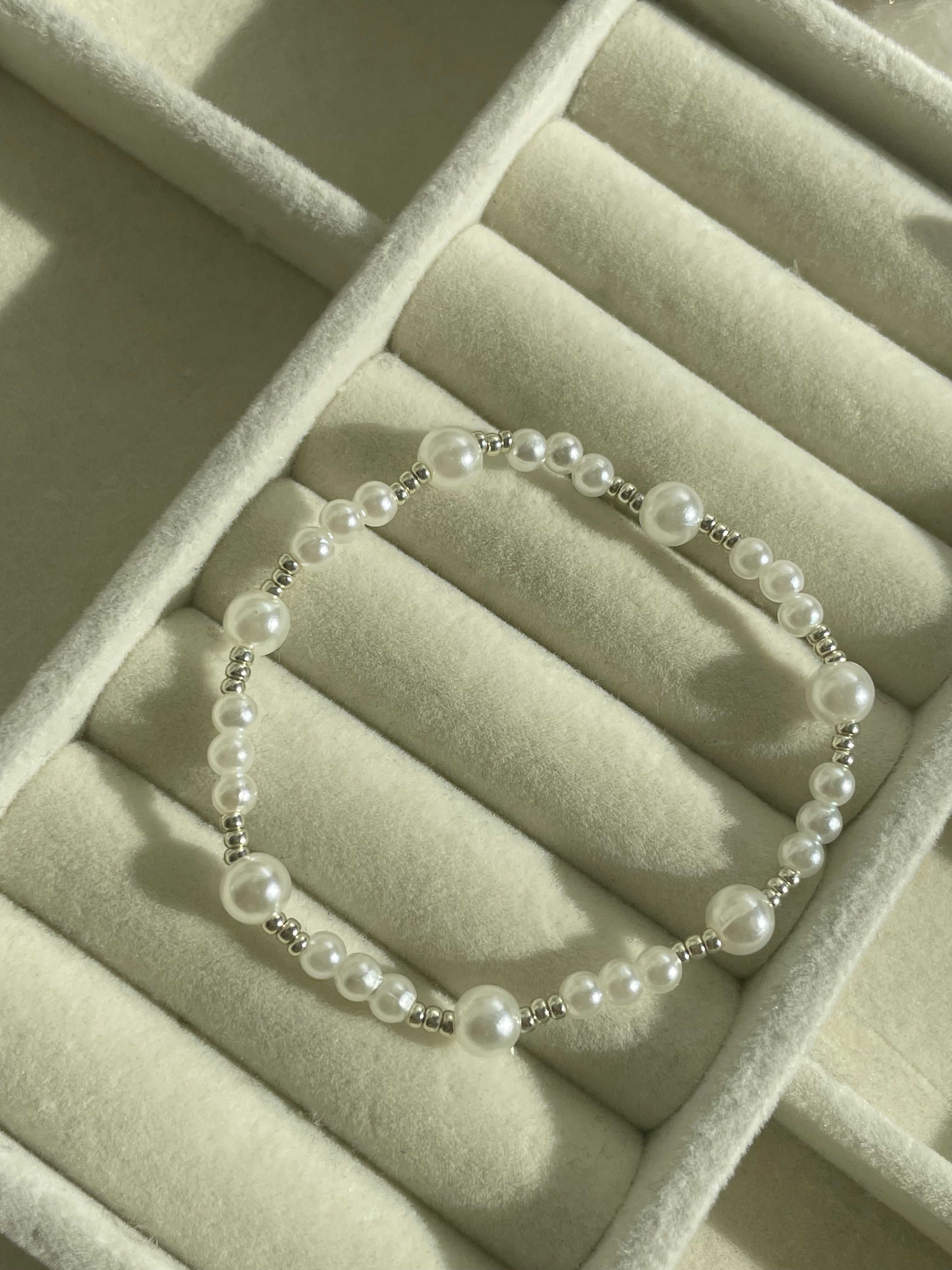 Bracelet stack - red