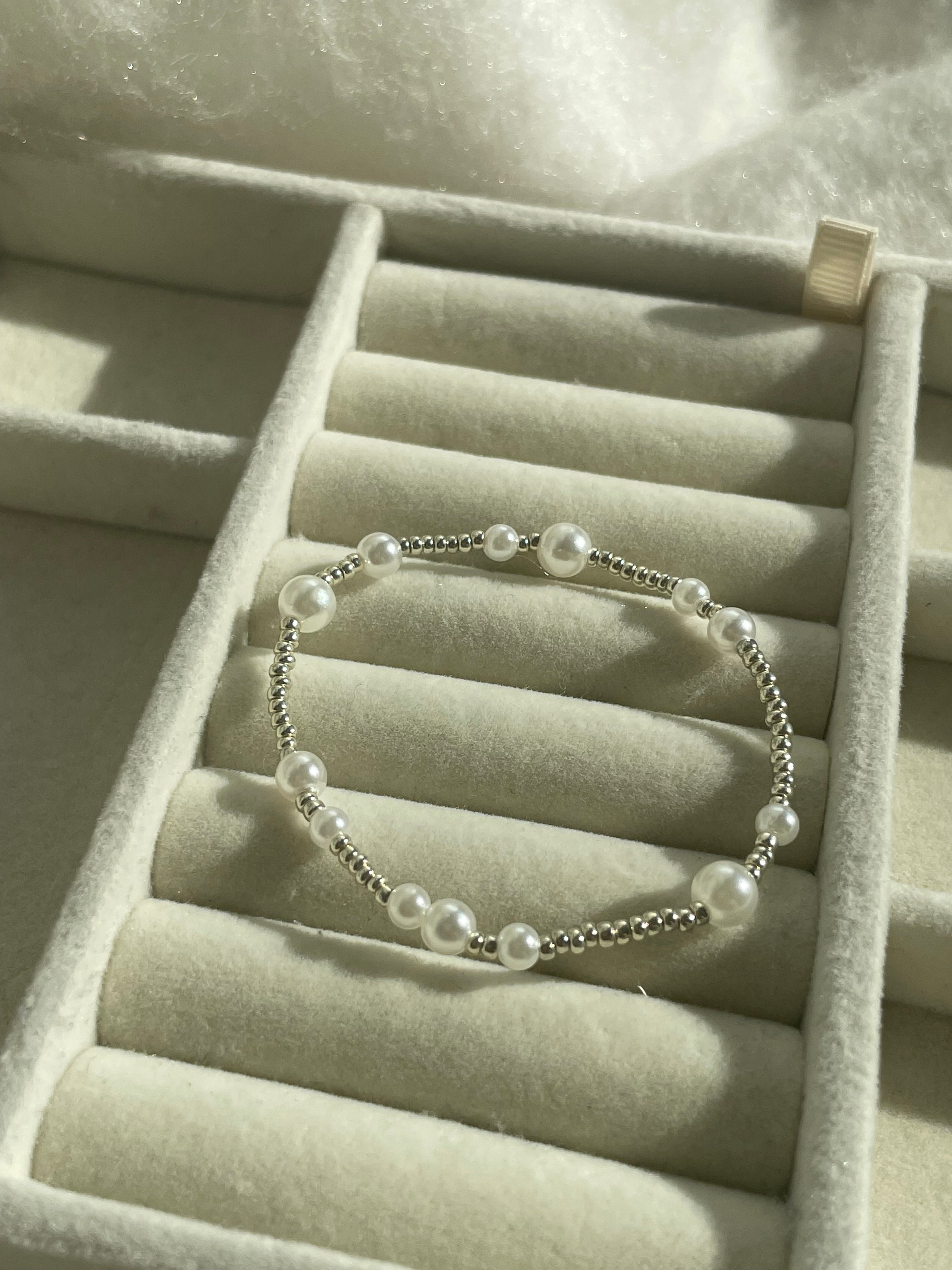 Bracelet stack - red