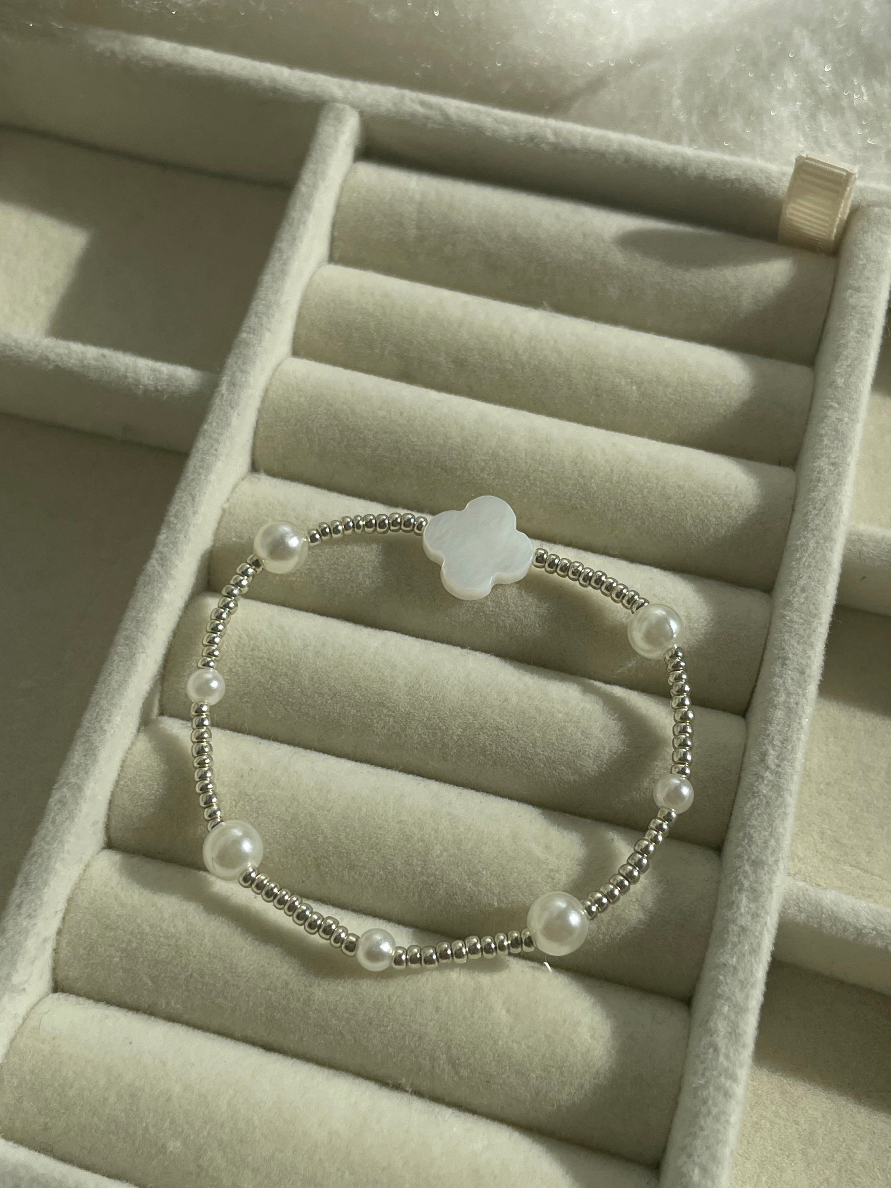 Bracelet stack - red